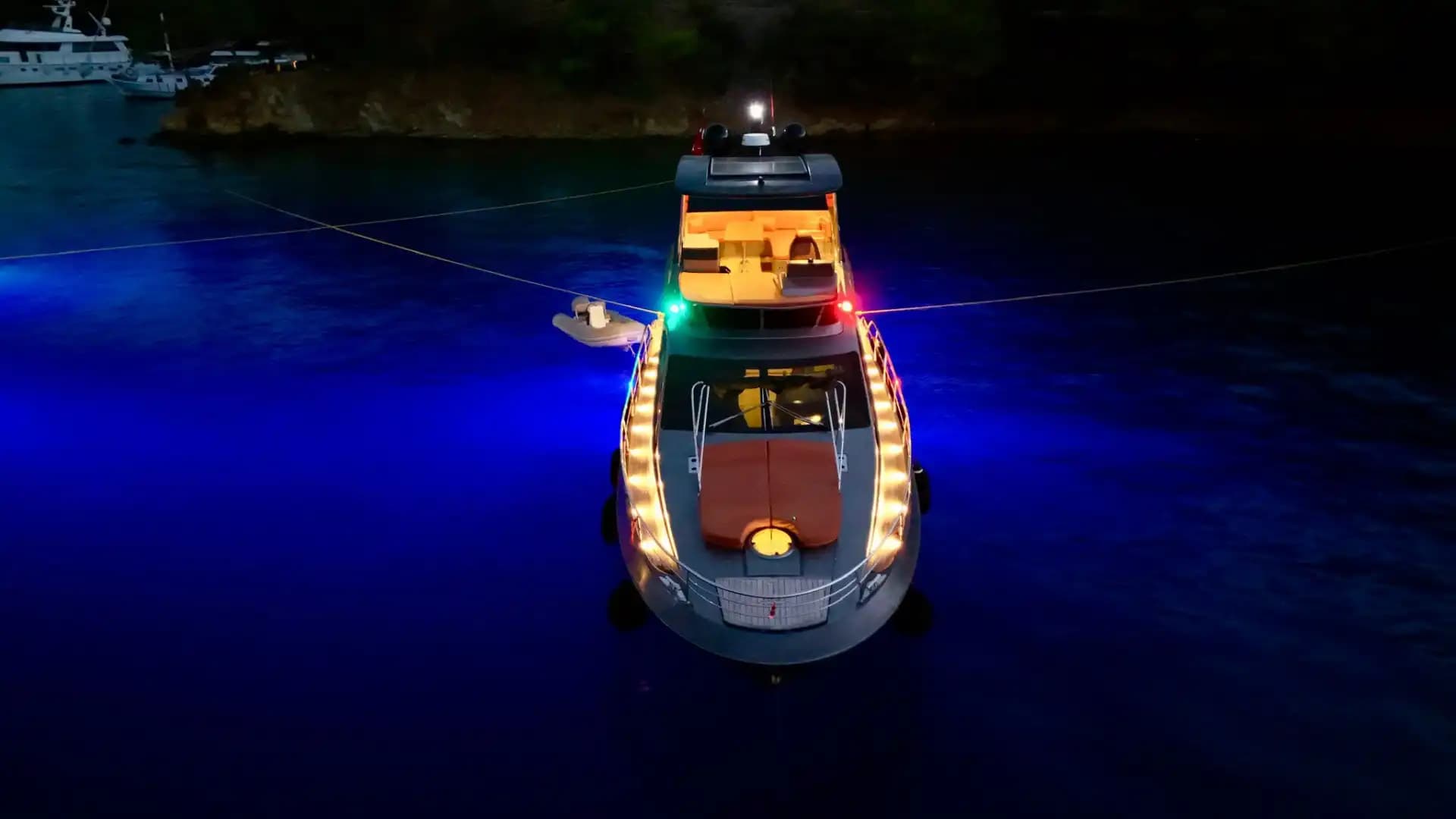 Göcek'in Mavi Sularında 15 Metrelik Konforlu Motoryat Sizi Bekliyor! 8