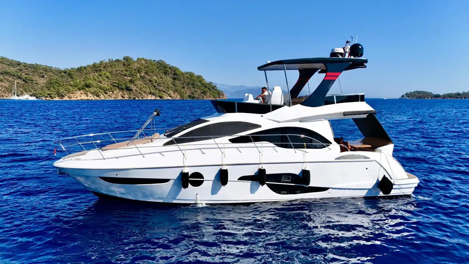 Parti ve Yüzme Turları İçin Göcek’te Özel Yapım Motoryat Sizi Bekliyor! 9