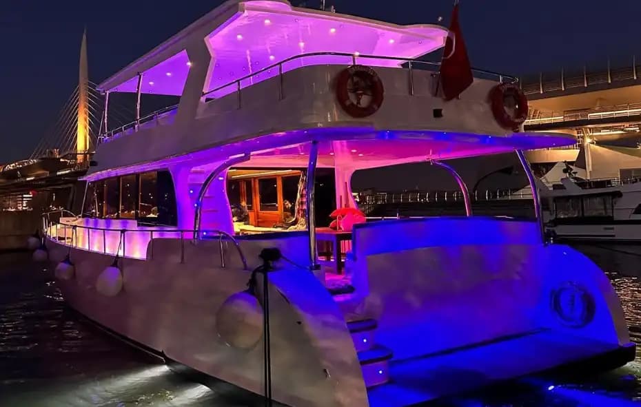 Unvergesslich Moments on a 35-Personen VIP Jacht – Perfekt for Veranstaltung & Parties 6