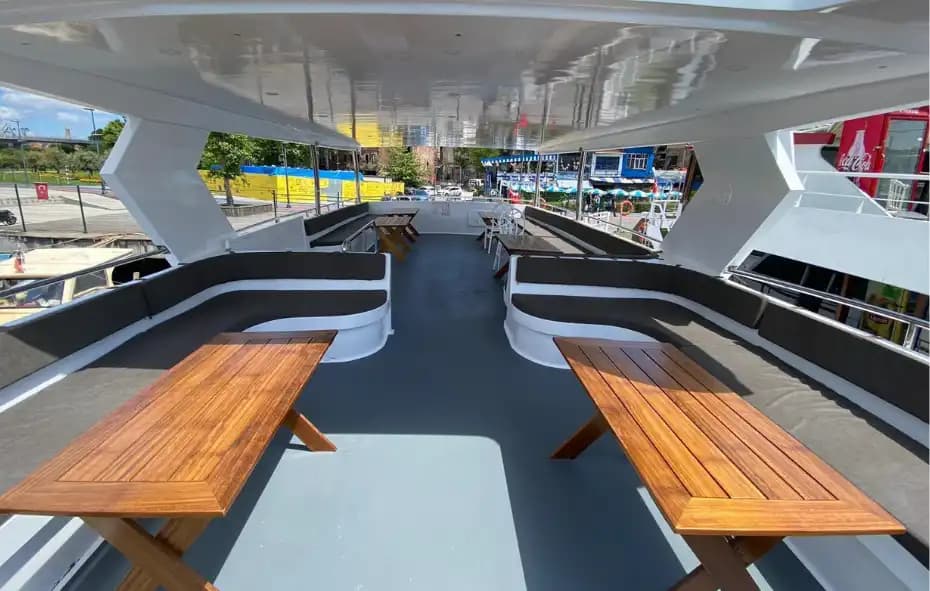Unvergesslich Moments on a 35-Personen VIP Jacht – Perfekt for Veranstaltung & Parties 9