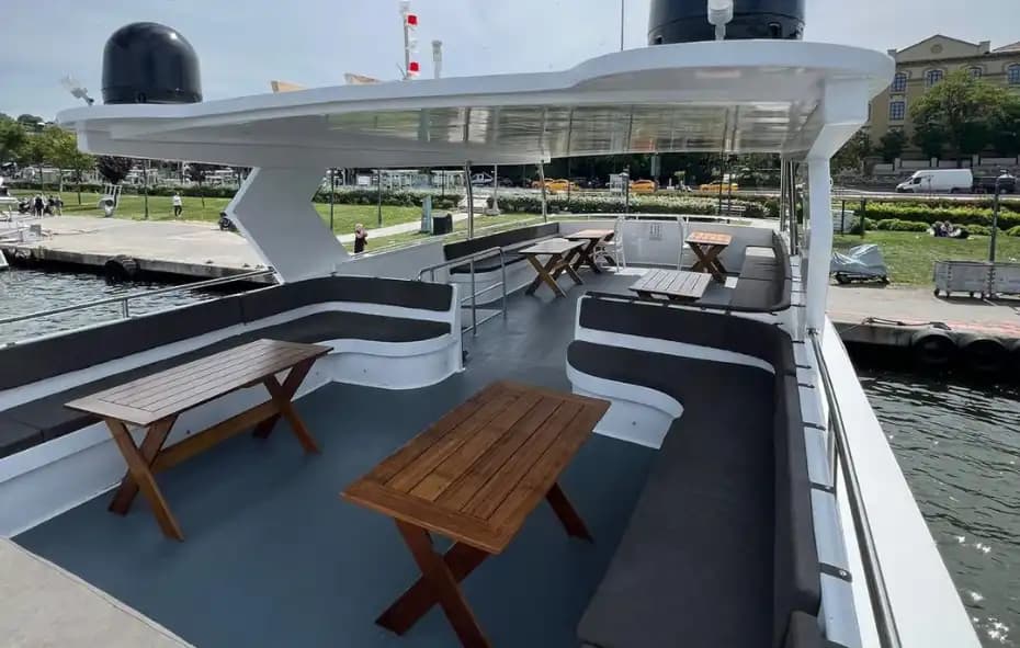 Unvergesslich Moments on a 35-Personen VIP Jacht – Perfekt for Veranstaltung & Parties 10