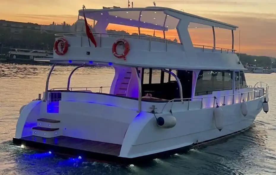Unvergesslich Moments on a 35-Personen VIP Jacht – Perfekt for Veranstaltung & Parties 3