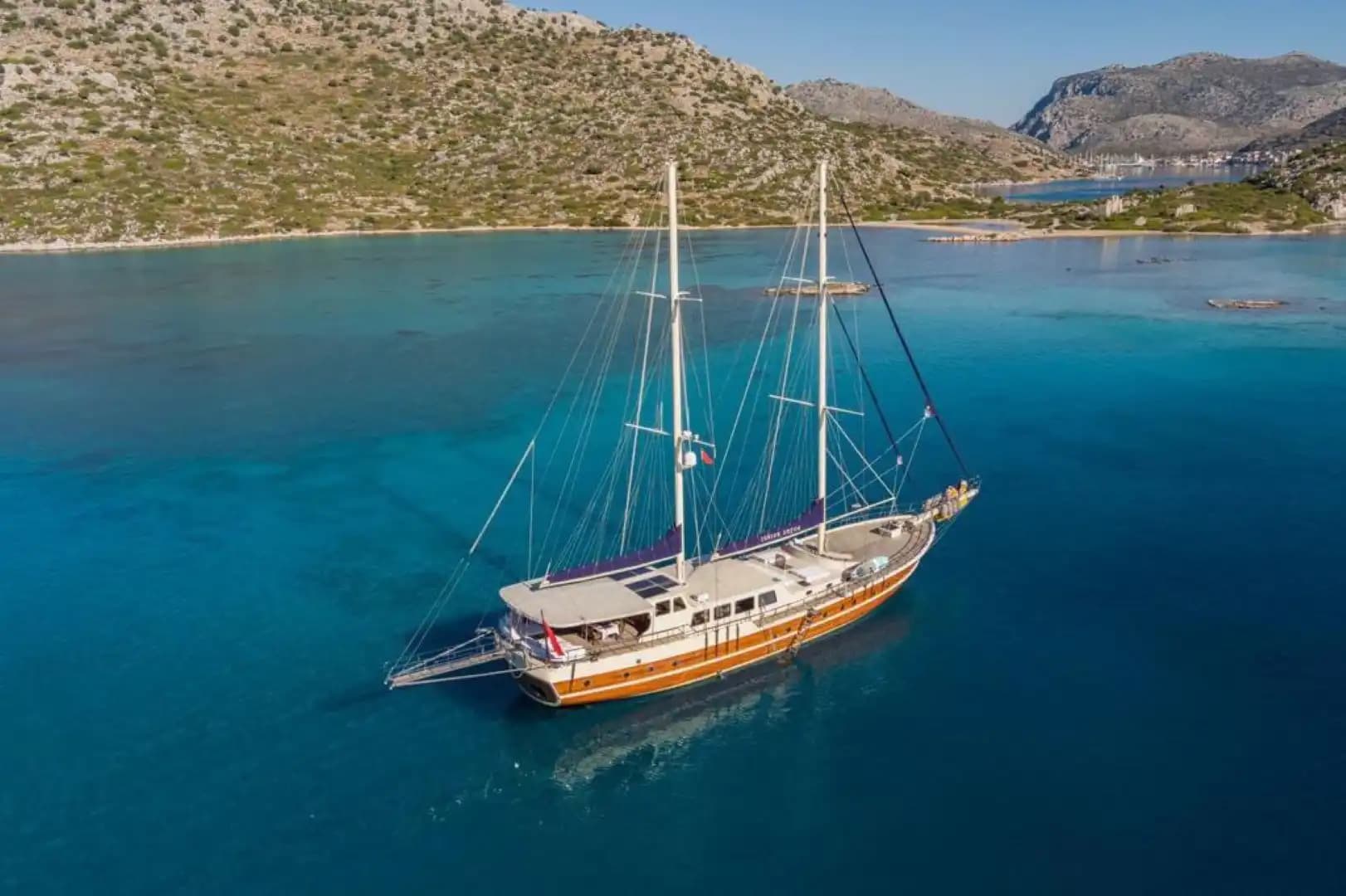 Confortable Accommodation on a 7-Meter Wide, 6-cabines Gulet in Marmaris 8