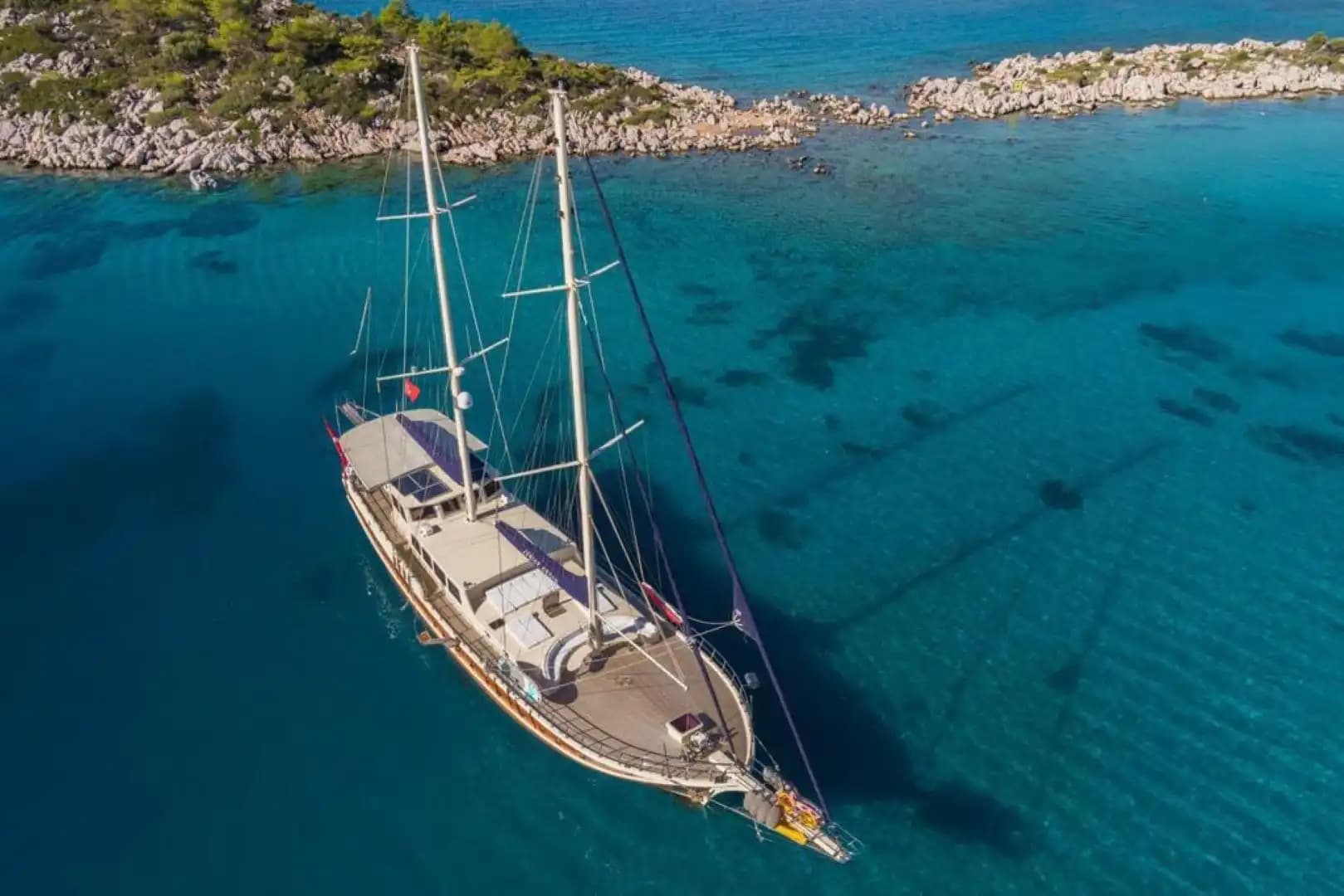 Confortable Accommodation on a 7-Meter Wide, 6-cabines Gulet in Marmaris 10