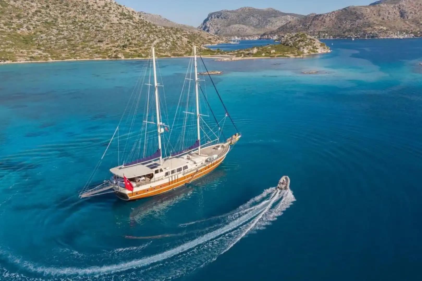 Confortable Accommodation on a 7-Meter Wide, 6-cabines Gulet in Marmaris 9