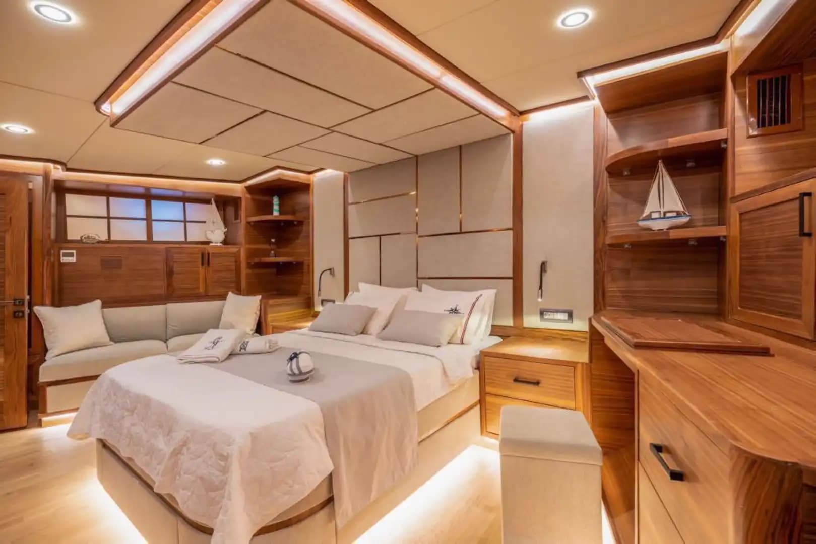 Confortable Accommodation on a 7-Meter Wide, 6-cabines Gulet in Marmaris 26