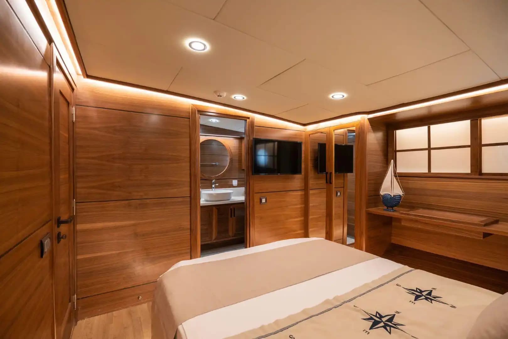 Confortable Accommodation on a 7-Meter Wide, 6-cabines Gulet in Marmaris 27
