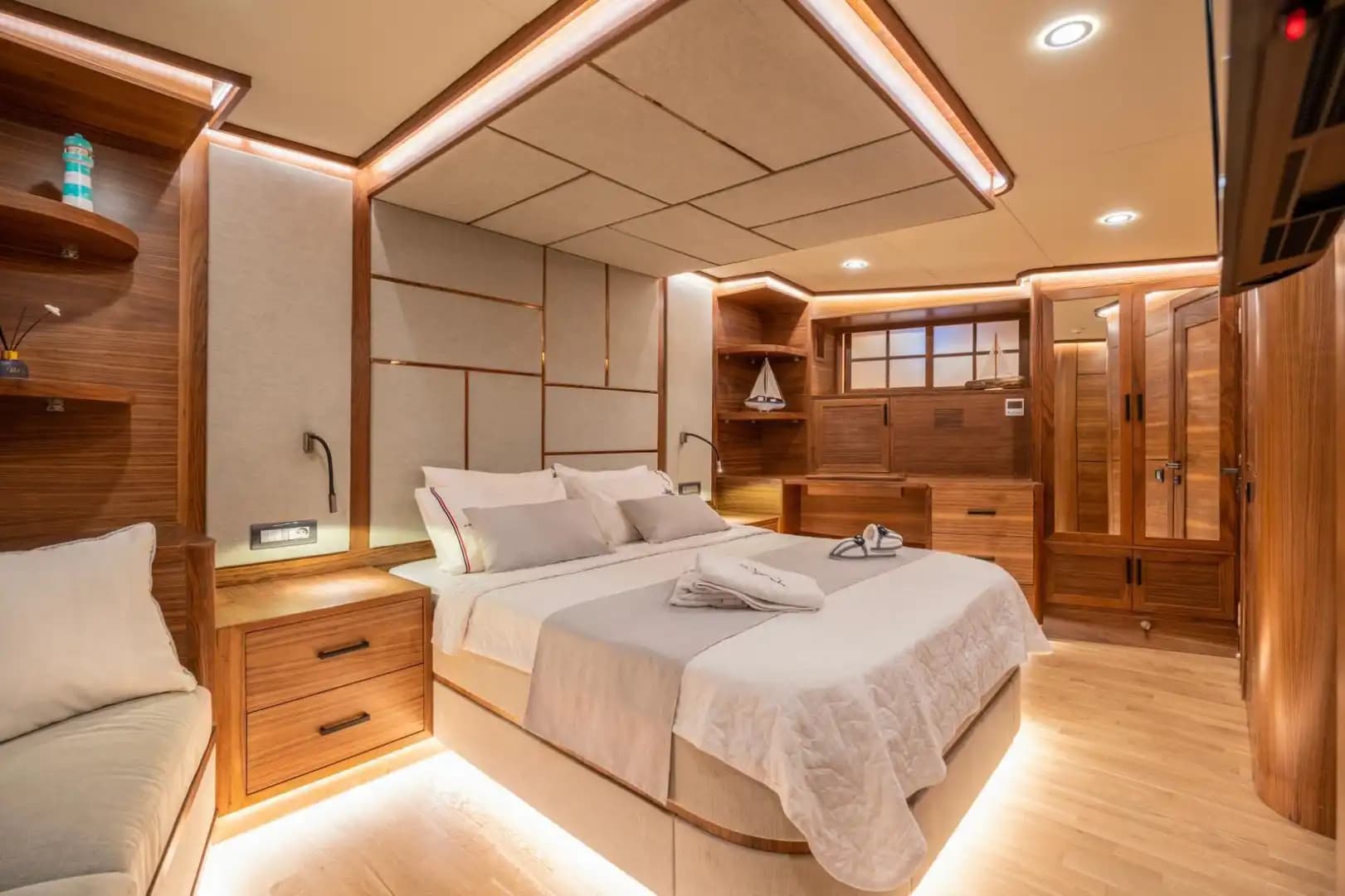 Confortable Accommodation on a 7-Meter Wide, 6-cabines Gulet in Marmaris 30