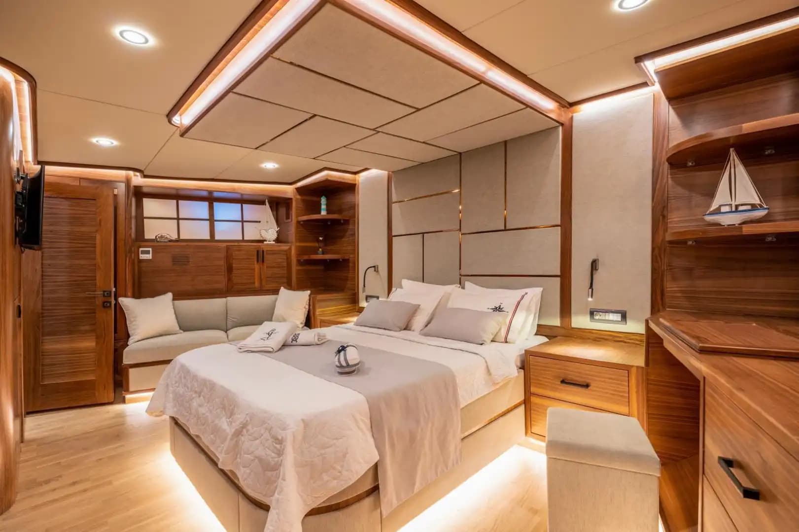 Confortable Accommodation on a 7-Meter Wide, 6-cabines Gulet in Marmaris 31