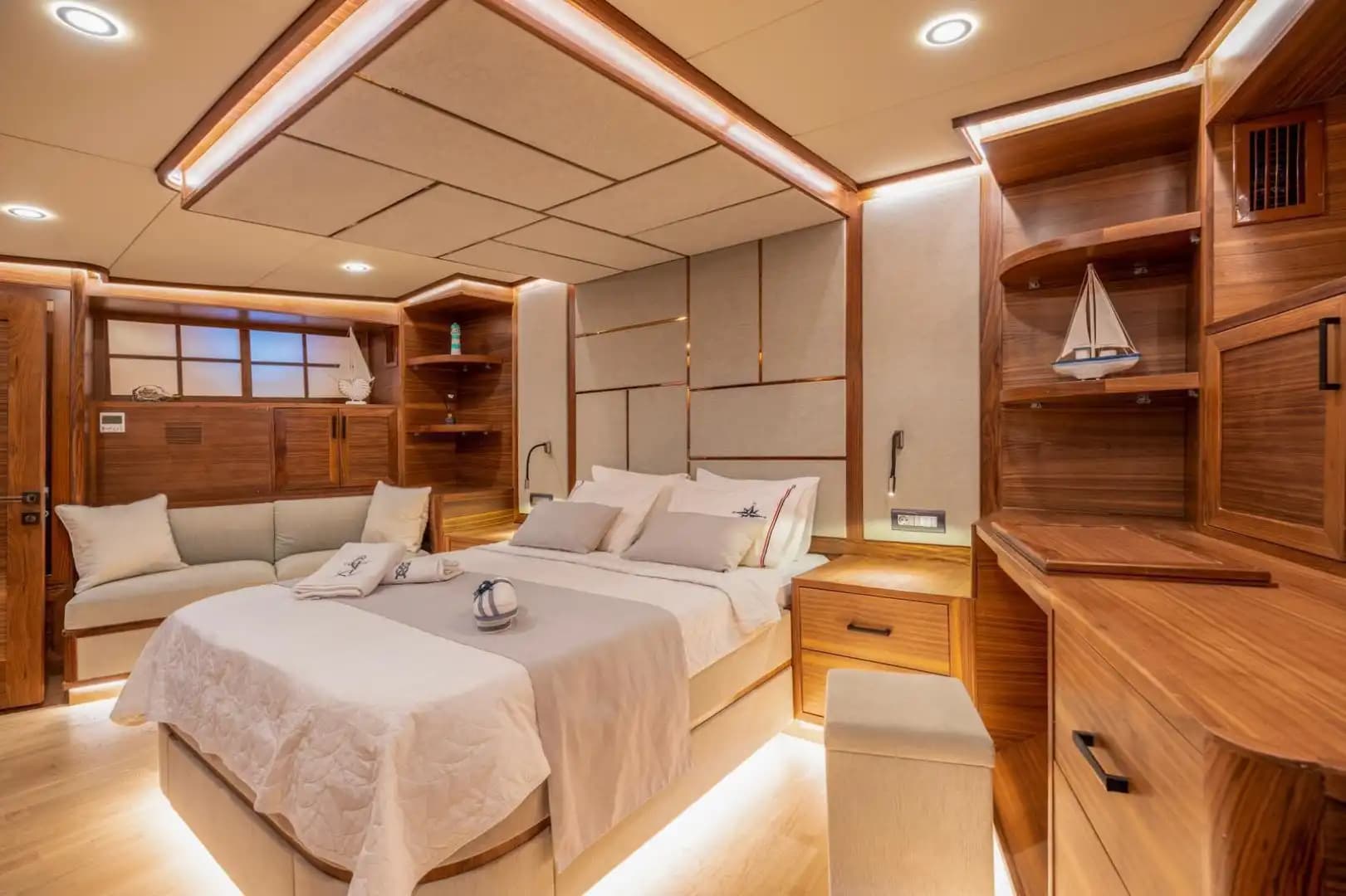 Confortable Accommodation on a 7-Meter Wide, 6-cabines Gulet in Marmaris 6