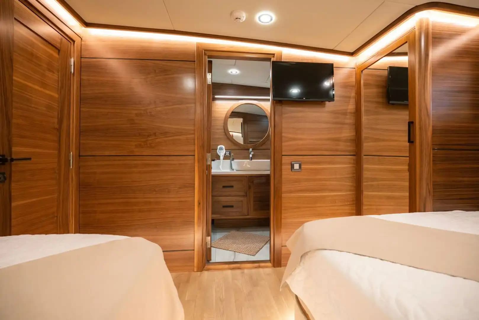Confortable Accommodation on a 7-Meter Wide, 6-cabines Gulet in Marmaris 41