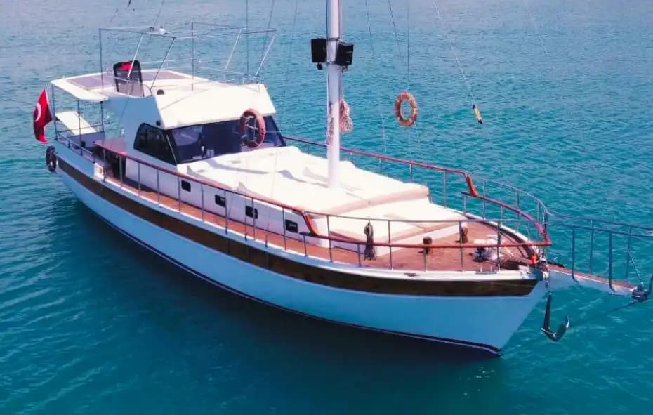 Op maat gebouwd 25-Persoon Boat Combining Luxe en Entertainment in Side - Feest op de boot