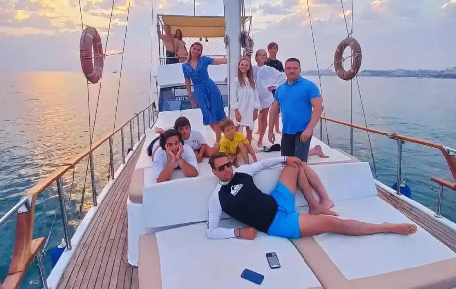 Op maat gebouwd 25-Persoon Boat Combining Luxe en Entertainment in Side 3