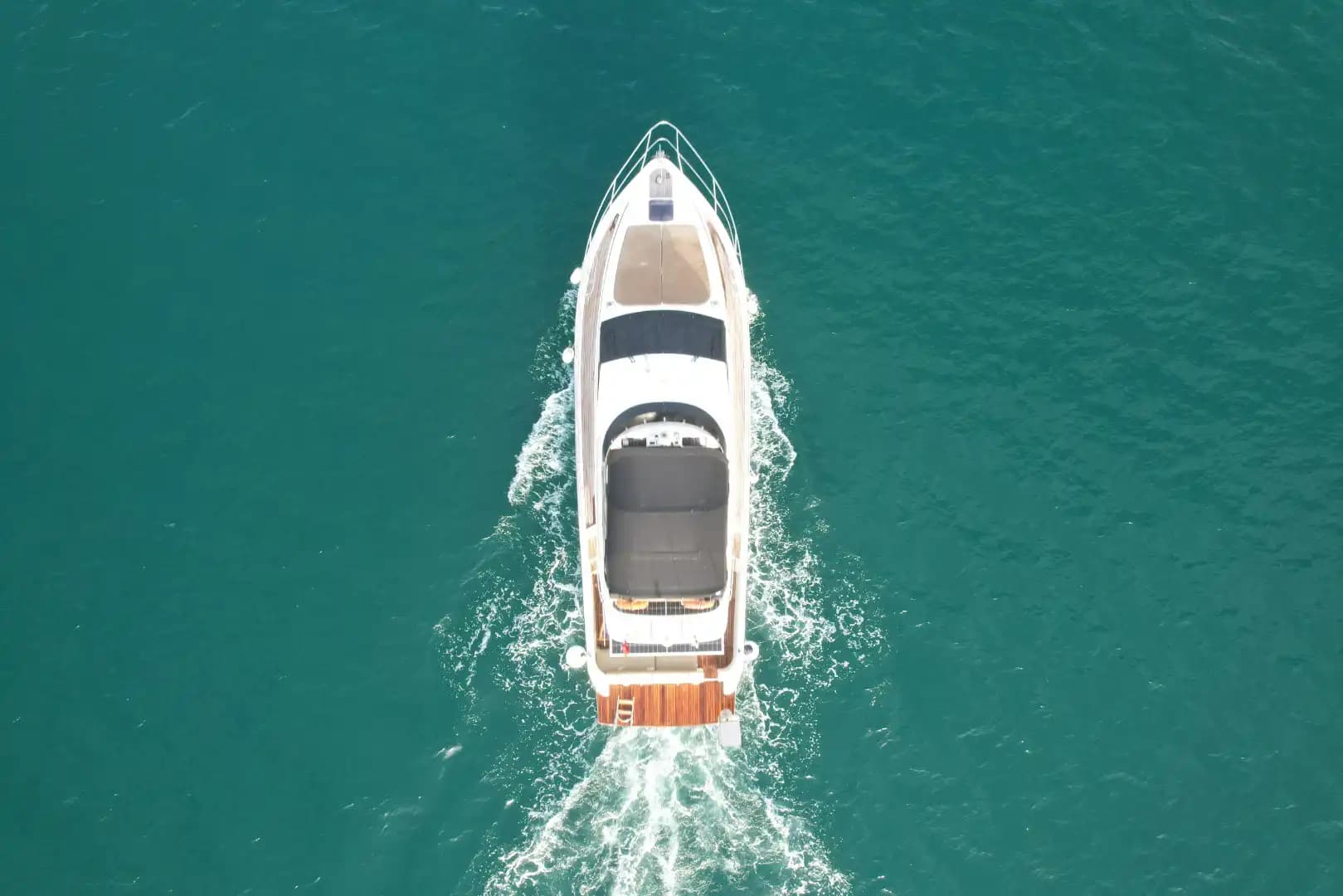 Antalya'da Euro Craft Marka Motoryat ile Özel Mavi Tur: 2 Kabinli, 14 Metrelik Keyifli Yolculuk
