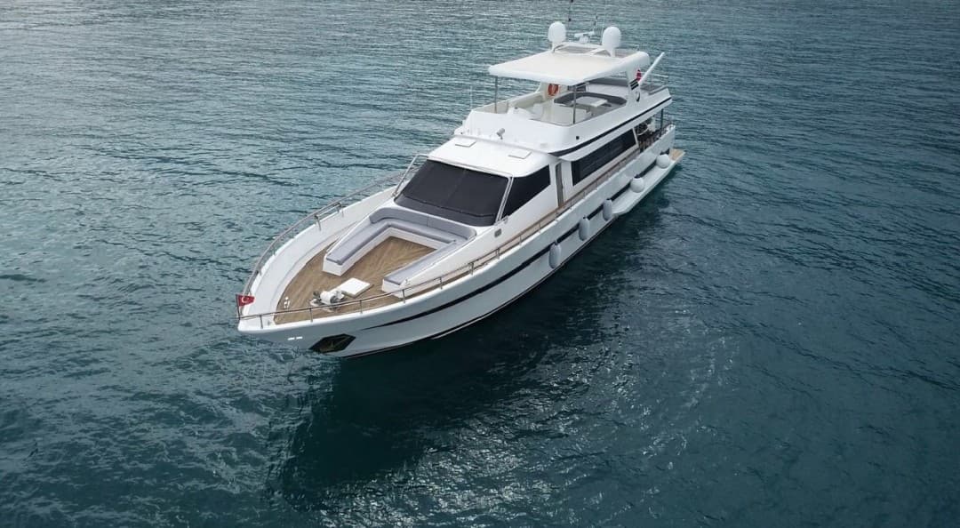 Antalya Merkezde 27 Metre Lüks Yat ile 35 Kişilik Muhteşem Turlar: Tam Gün, Beldibi, Düden Şelalesi, Gün Batımı, Evlilik Teklifi, Doğum Günü ve Bekarlığa Veda Paketleri