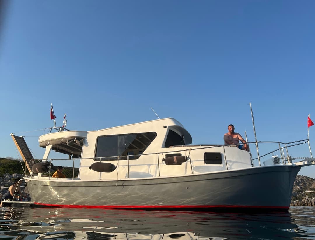 Bodrum'da 10 Metrelik Lüks Motoryat ile 7 Kişilik Eşsiz Deniz Deneyimi - Bodrum Koyları Turu ve Özel Kutlamalar