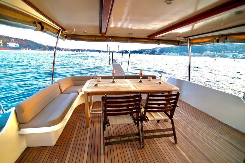 Hold Your Business Meetings con a Bosphorus View en un Espacioso y Cómodo Yacht 8