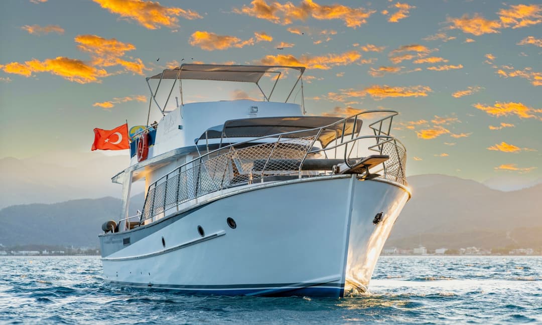 Fethiye Çıkışlı 14 Metrelik Trawler Marka Motoryat ile Unutulmaz Deniz Turları
