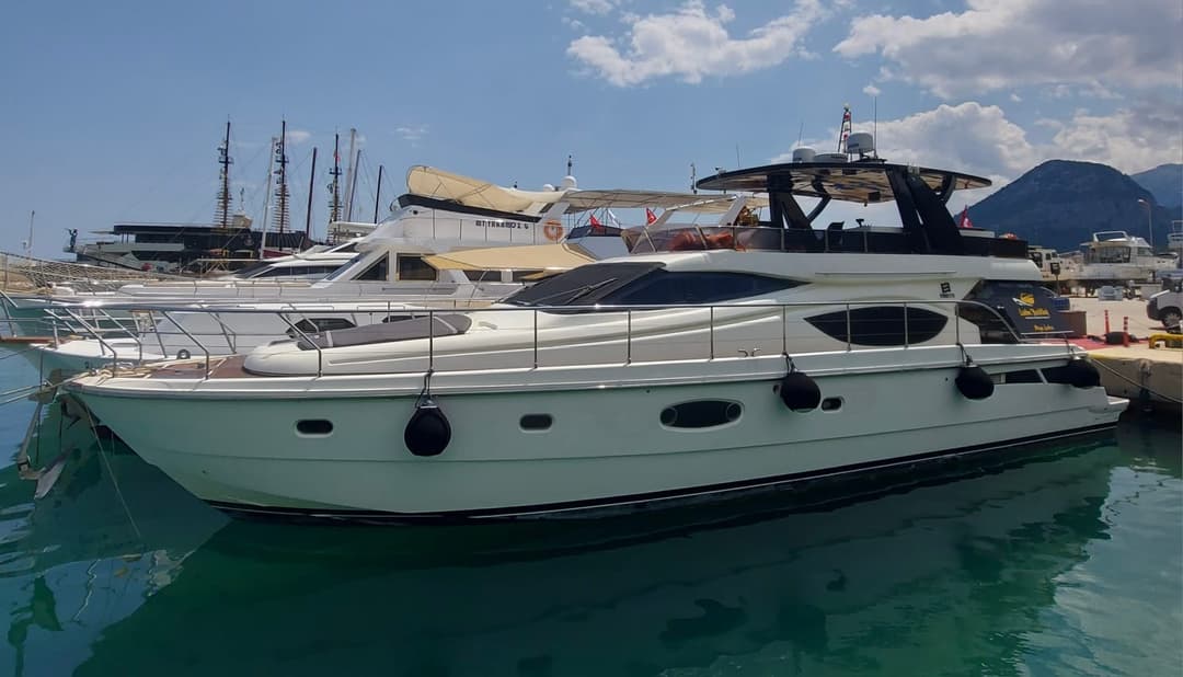 Luxe & Comfortabel Ervaring met een 21-Meter Ferretti Motorjacht in Antalya