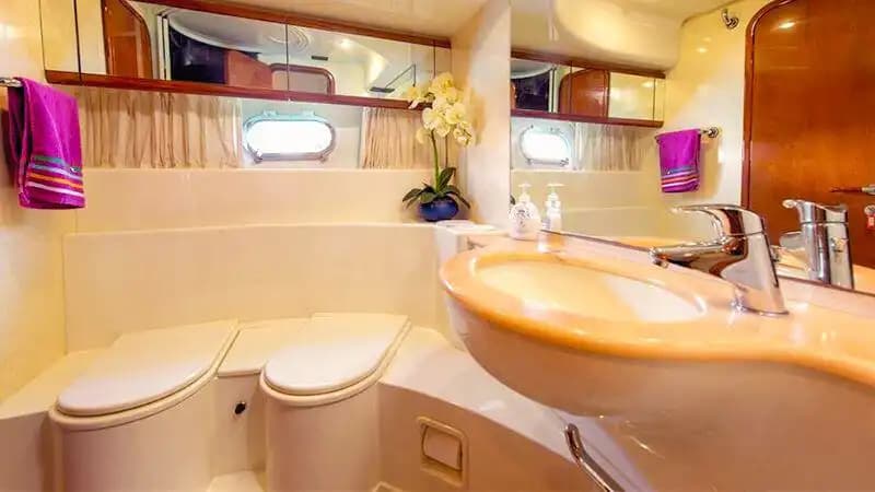 Морское путешествие на комфортабельной 3-кабинной моторной яхте для 6 человек в Аланье 17