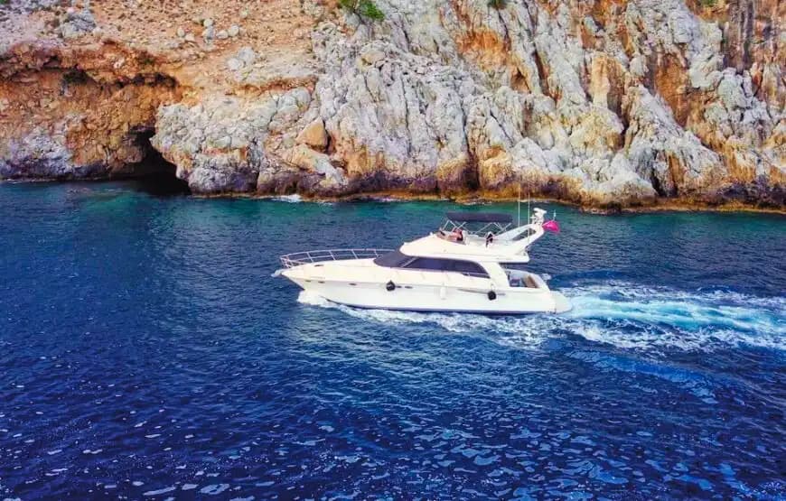 Bateau privé pour une expérience unique dans les bleus d'Alanya 8