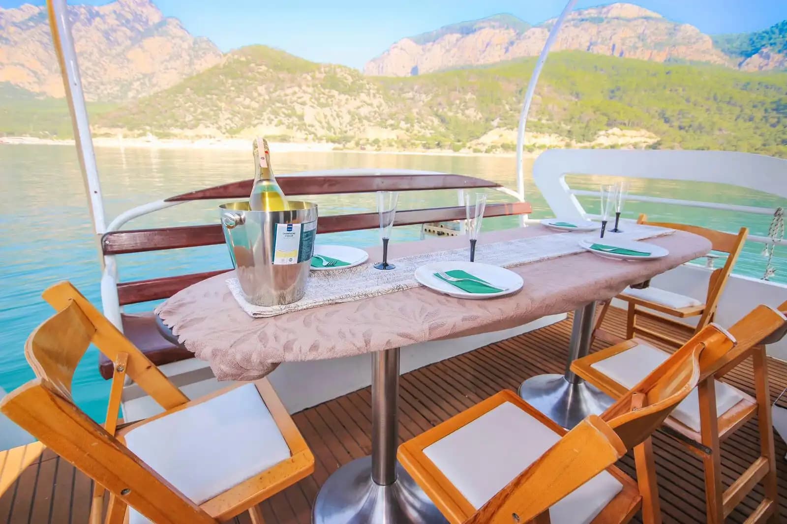Antalya: 10 Pers. Yacht, türkise Buchten, Sparpreis 11