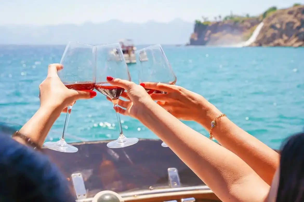Tour Azul Exclusivo en Antalya con Yate Euro Craft: 2 Cabinas, Emocionante Travesía de 14 Metros 6