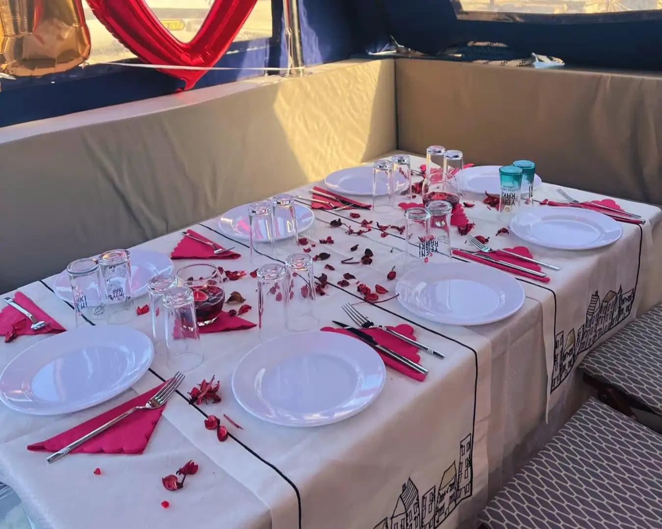 Charter Diario Privado Yate a Motor in Antalya: 13 Meters, Up to 10 Huéspedes 10