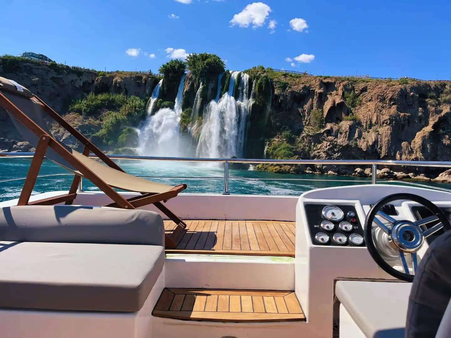 Charter Diario Privado Yate a Motor in Antalya: 13 Meters, Up to 10 Huéspedes 3