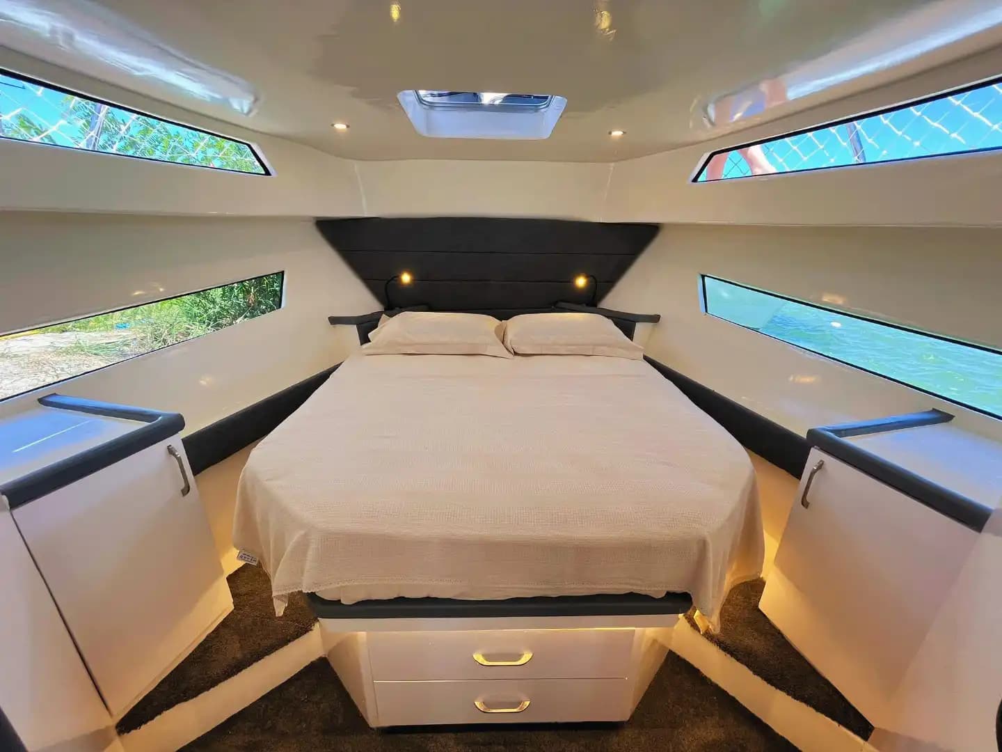 Charter Diario Privado Yate a Motor in Antalya: 13 Meters, Up to 10 Huéspedes 13