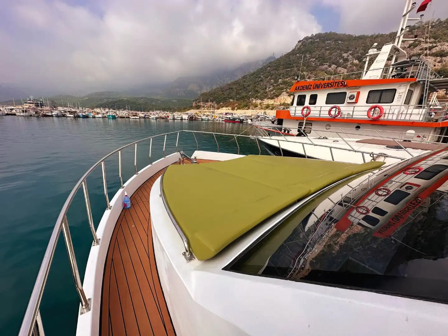 19-Meter Custom-Built Motor Yacht for Daily or Hourly Charter in Antalya 10