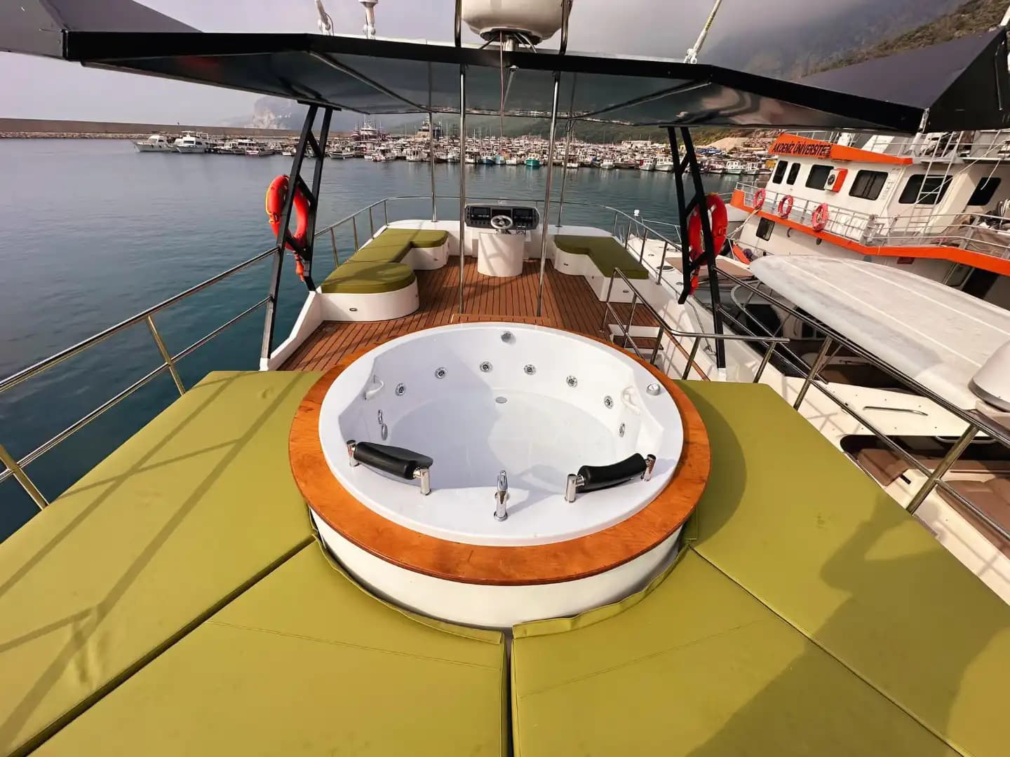 19-Meter Custom-Built Motor Yacht for Daily or Hourly Charter in Antalya 14