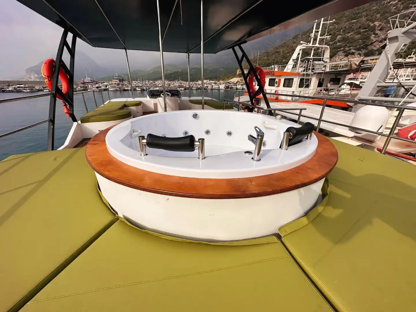 19-Meter Custom-Built Motor Yacht for Daily or Hourly Charter in Antalya 15