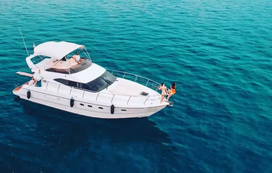 Luxus Boot Erlebnis with Azimut Komfort in Antalya: Perfekt for Cruising and Schwimmen 2