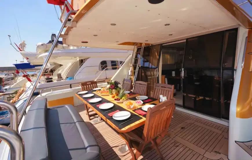 23-Meter Princess Motoryacht in Antalya: Luxus Blue Kreuzfahrt with 4 Kabinen 5