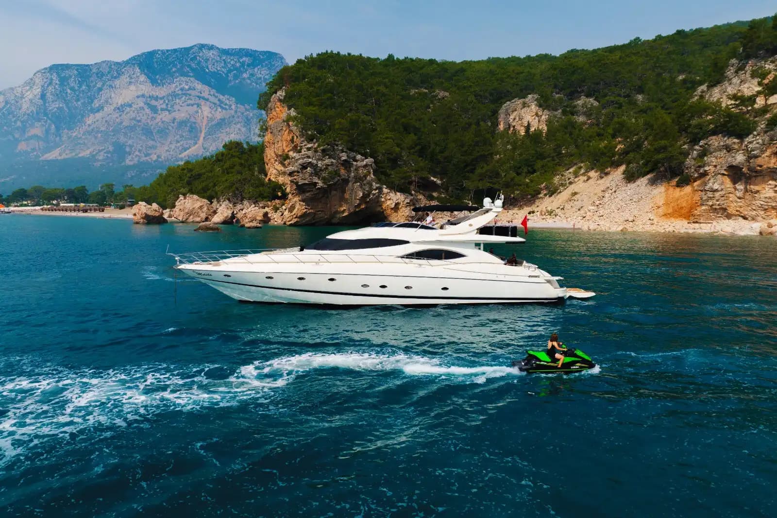 Luxury and Comfortable Blue Cruise Experience with the 27-Meter Sunseeker in Antalya 4