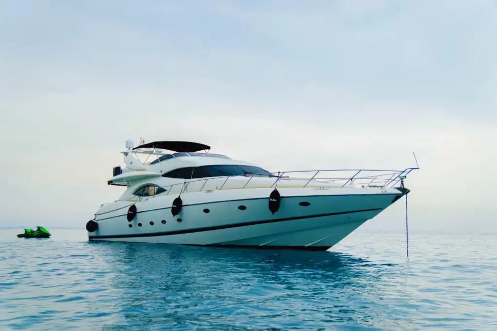 Luxury and Comfortable Blue Cruise Experience with the 27-Meter Sunseeker in Antalya 3