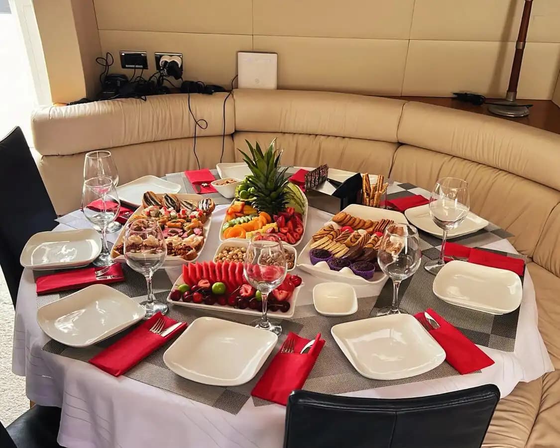 Luxury and Comfortable Blue Cruise Experience with the 27-Meter Sunseeker in Antalya 5