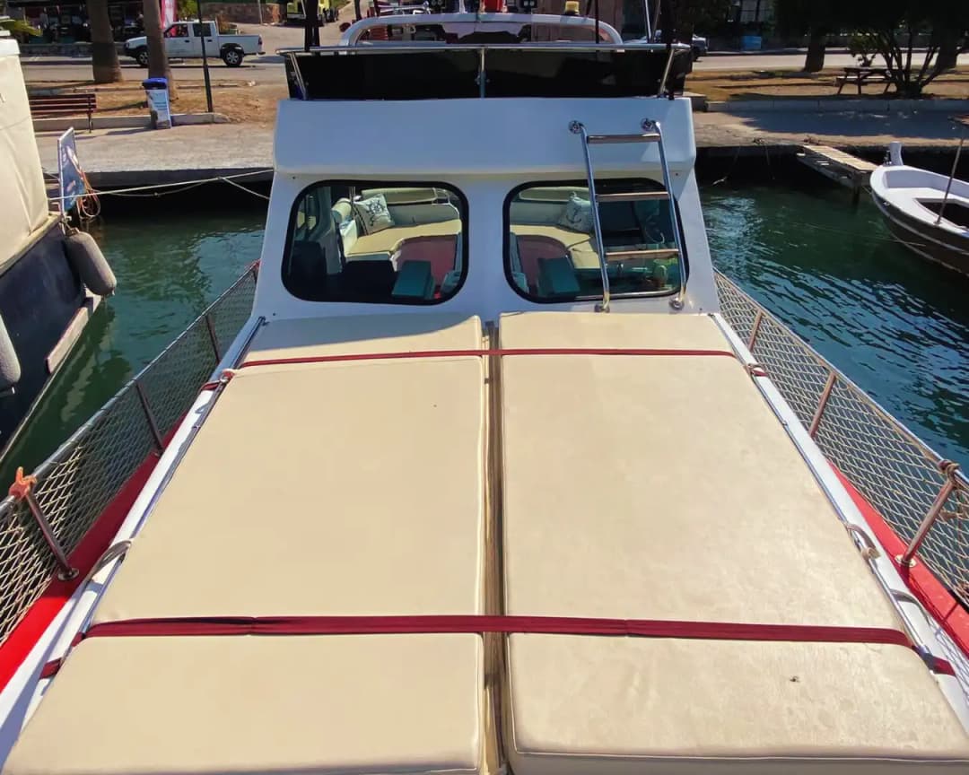 Ayvalık’ta 9 Metrelik Gezi ve Yüzme İçin İdeal Kiralık Özel Tekne