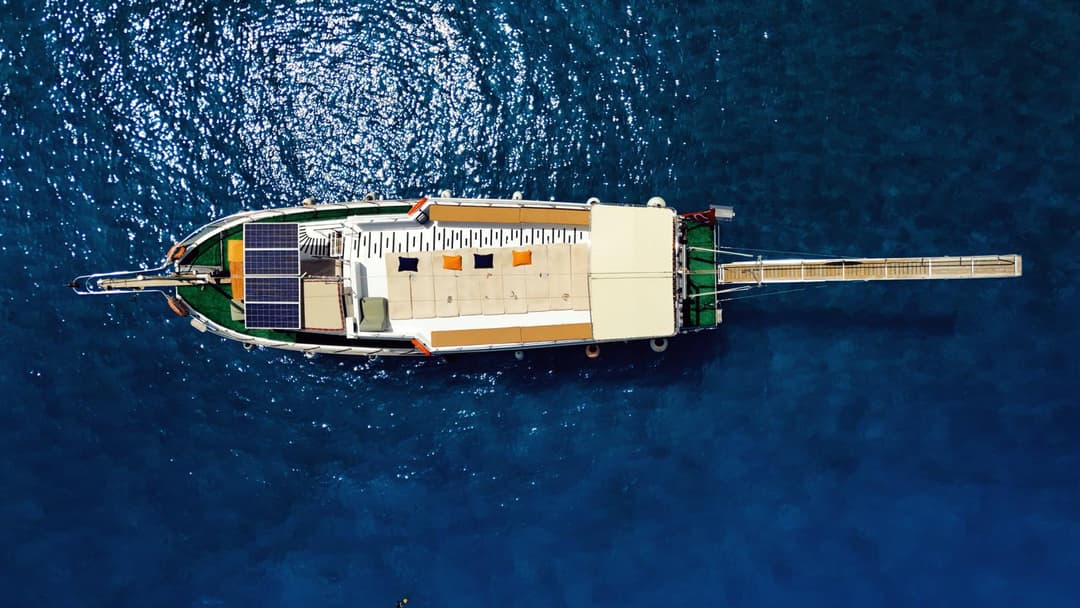 Fethiye'de 14 Metrelik Konforlu Tekne ile Gezi ve Yüzme Keyfi