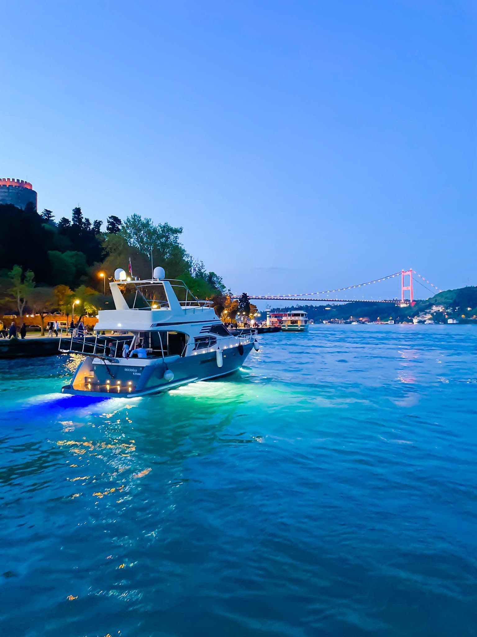 Hold Your Business Meetings con a Bosphorus View en un Espacioso y Cómodo Yacht 2