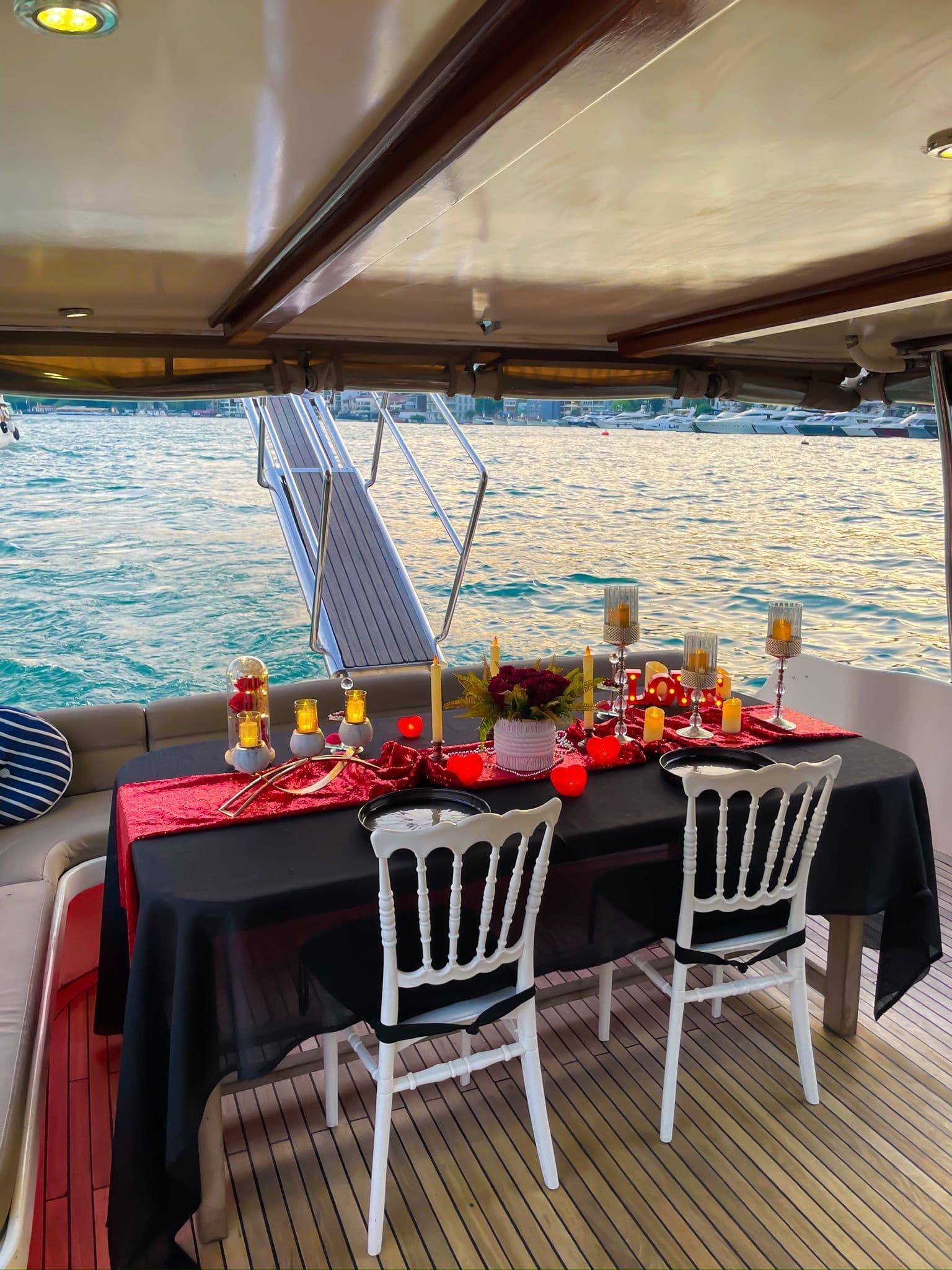 Hold Your Business Meetings con a Bosphorus View en un Espacioso y Cómodo Yacht 10