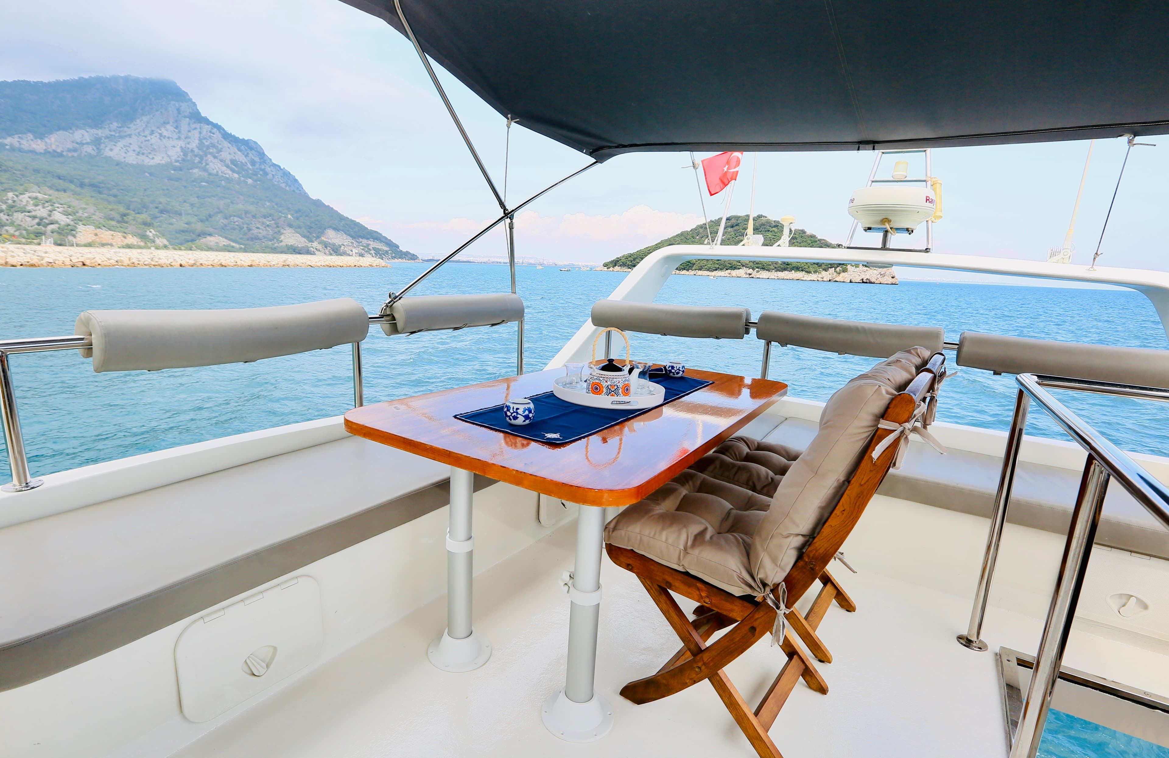 Antalya Zentrum: 18 Meter Luxus-Motoryacht für Ganztagescharter, Morgentour, Düden-Wasserfall, Sonnenuntergang & Besondere Feiern (Jahrestag, Geburtstag, Junggesellinnenabschied, Heiratsantrag) 13