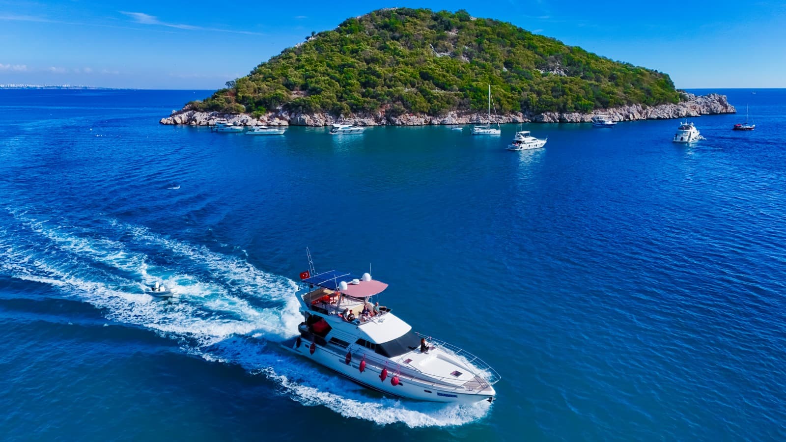 Luxury Yate a Motor con 2 Camarotes in Antalya: Private Events y an Exclusivo Crucero Azul 8