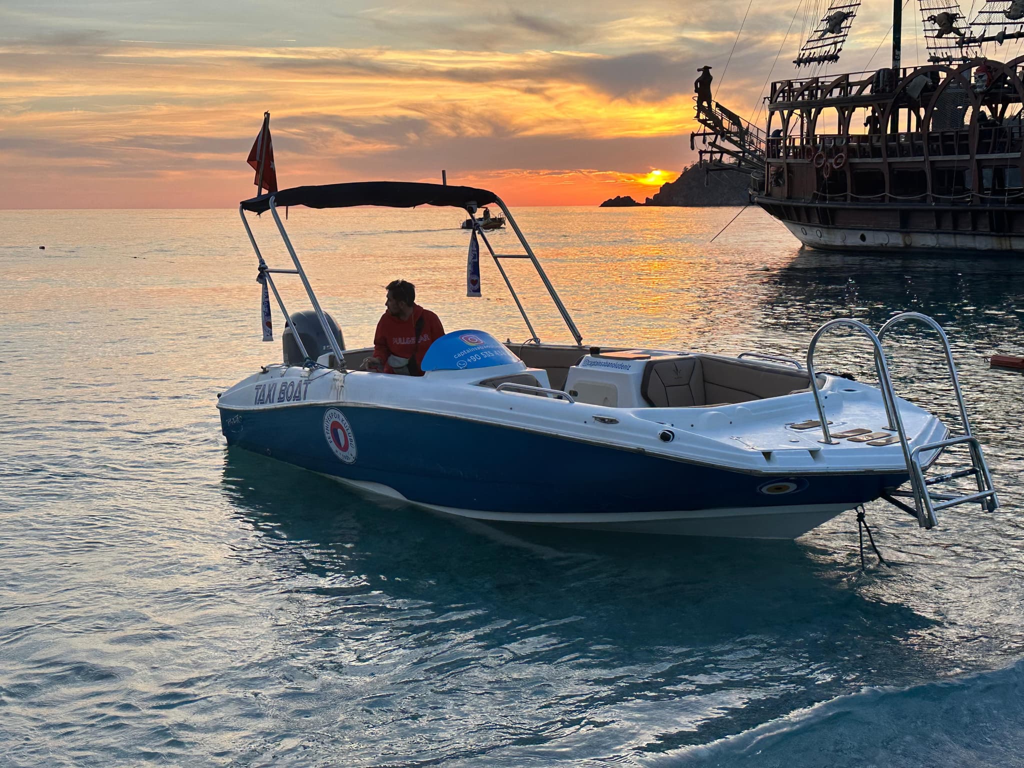 Günstiges Boot mieten Ölüdeniz – 6m Boot für 8 Pers. 5
