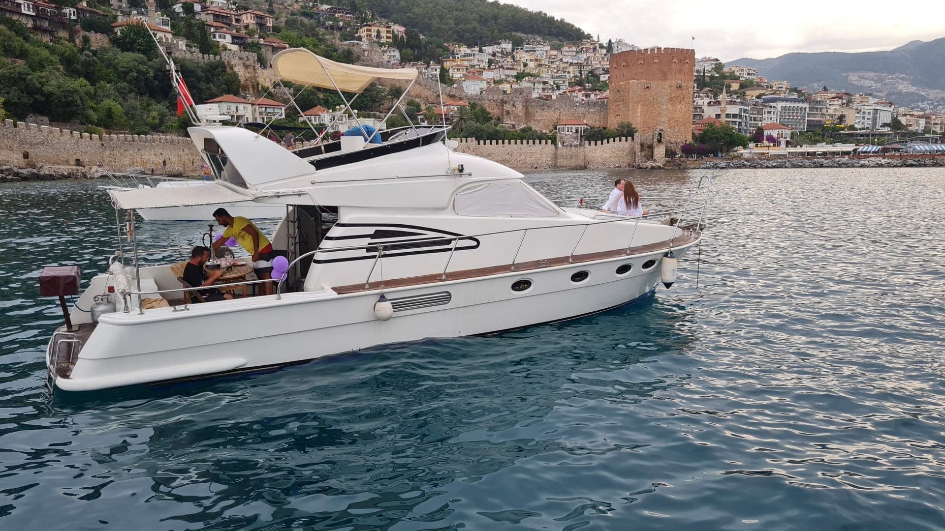 Cómodo 12-Personas Alquiler Boat para an Exclusivo Journey in Alanya’s Único Aguas Azules 13