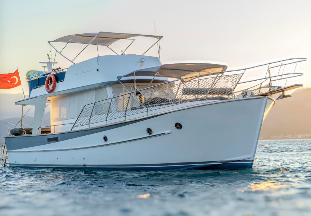 Fethiye Çıkışlı 14 Metrelik Trawler Marka Motoryat ile Unutulmaz Deniz Turları