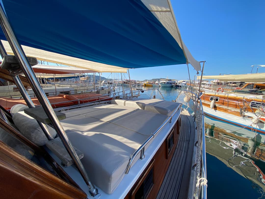 قارب بطول 13 متر - في قاش