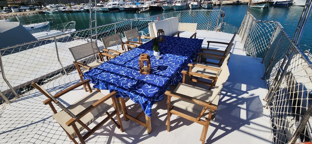 Centre d'Antalya : Bateau Économique de 15 Mètres pour Location Journalière, Tours de Beldibi & Cascade de Düden, Célébrations de Coucher de Soleil & Anniversaire