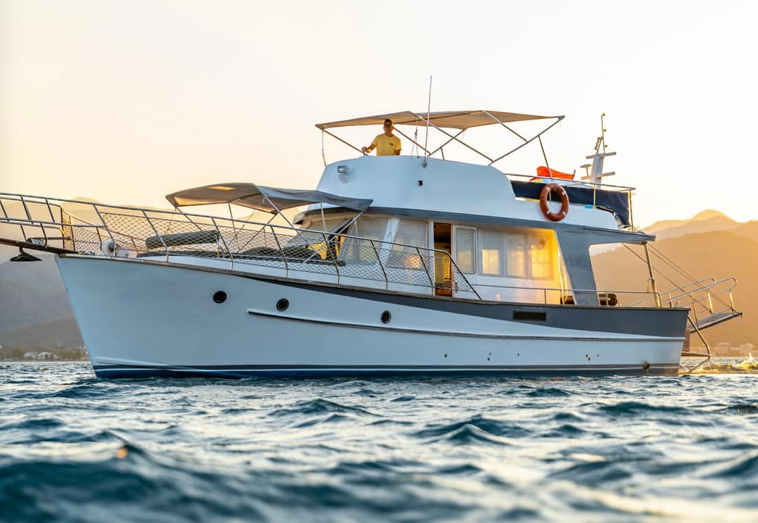 Fethiye Çıkışlı 14 Metrelik Trawler Marka Motoryat ile Unutulmaz Deniz Turları